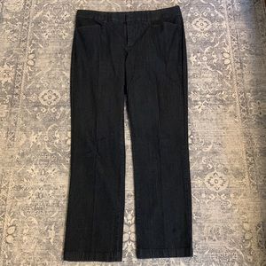 Straight-leg, dark denim trousers. Stretchy fabric. No-gap, slimming waistband.